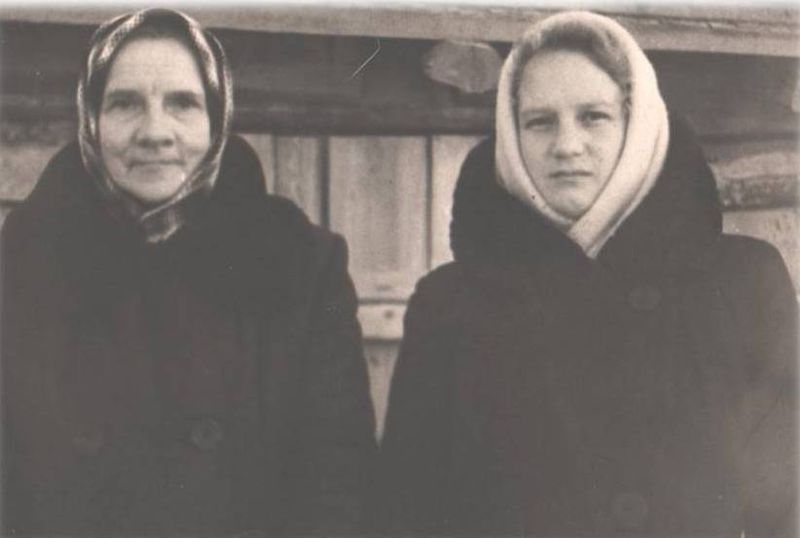 Файл:Мать Вернера Томовича и жена Тамара Алексеевна.jpg