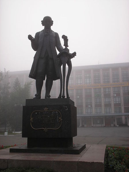 Файл:Monument to Ivan Polzunov in Barnaul.jpg