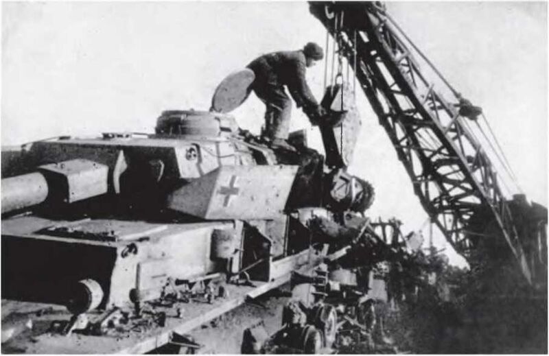 Файл:Разборка разбитых немецких танков. КМК. 1944.jpg